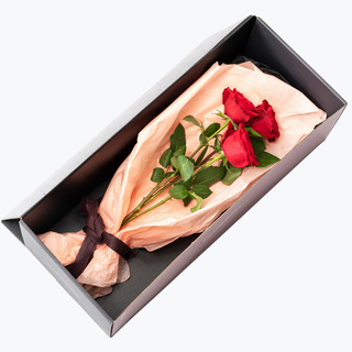 Gaveeske med 3 røde roser
